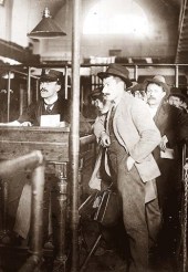 Immigrants-Island-Ellis-002